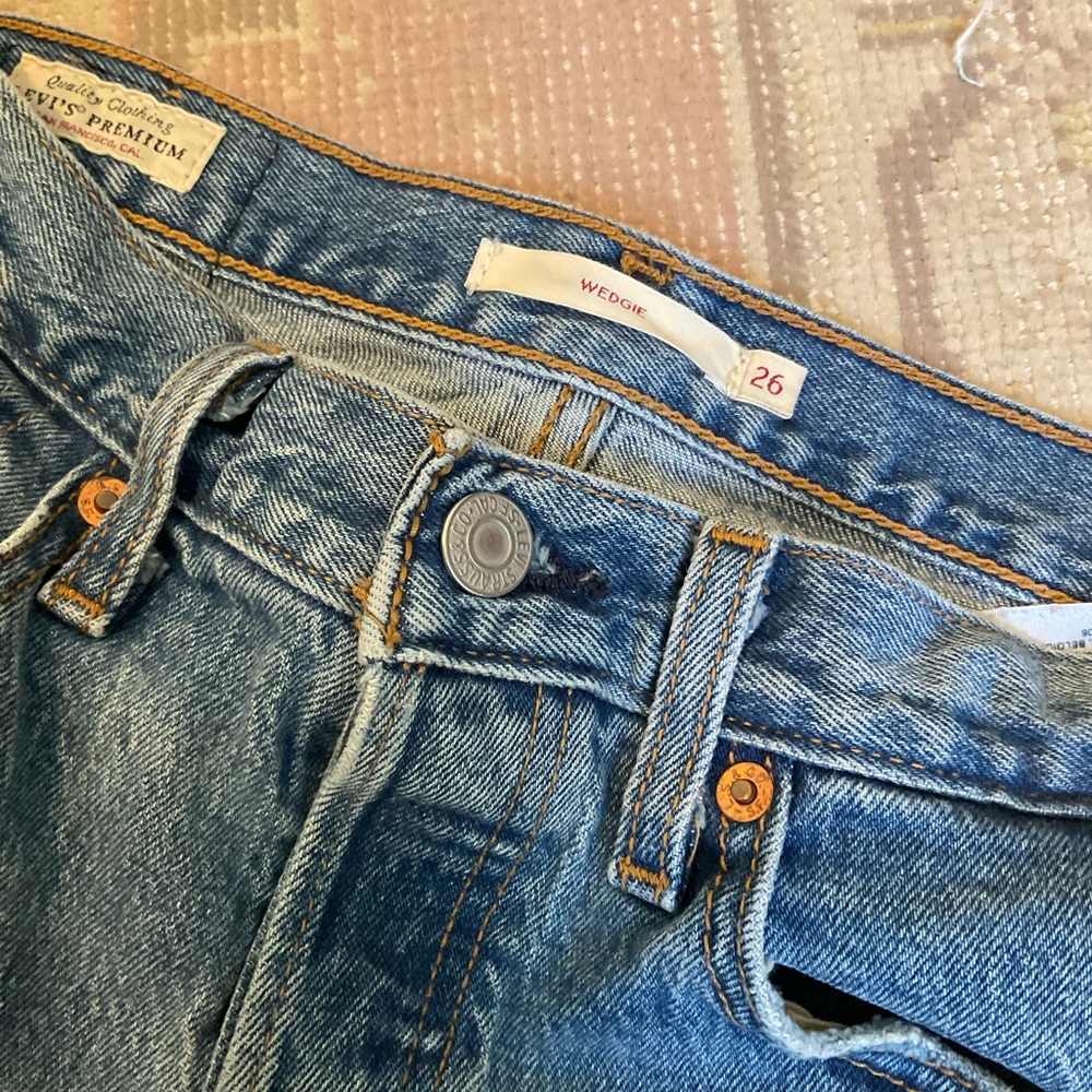 Levi Wedgie Jeans - Picture 2 of 4